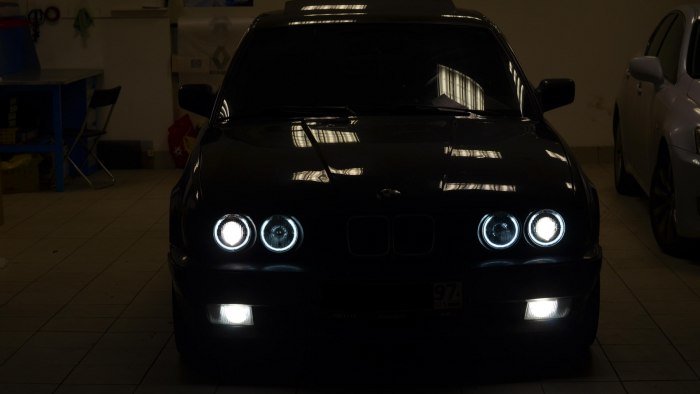 BMW e34 ангельские глаза