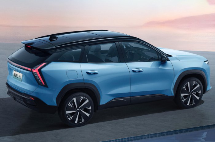 Новый Geely Atlas 2024