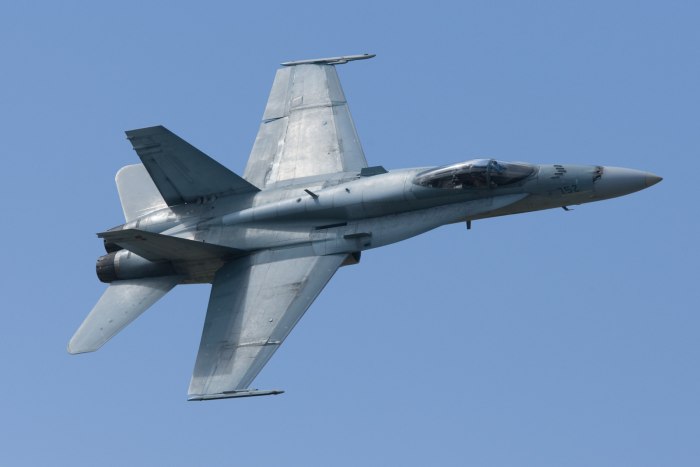 F 18 истребитель
