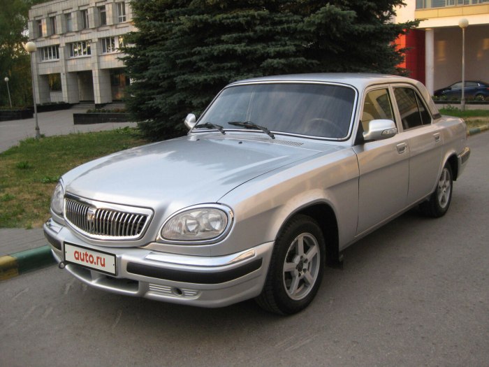 Машина Волга ГАЗ 31105