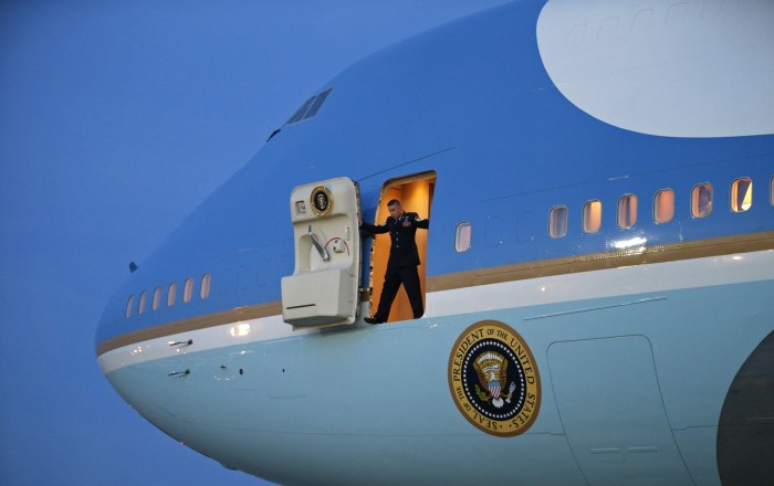 Самолет Боинг 747 президента США