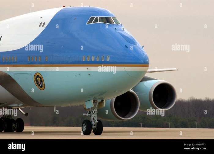 Самолет Боинг 747 президента США