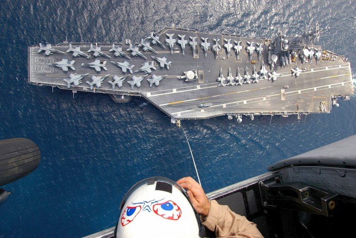 Авианосец США Эйзенхауэр