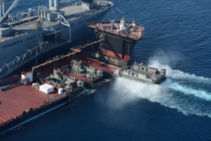 Корабль ВМФ США USNS Lewis b. Puller