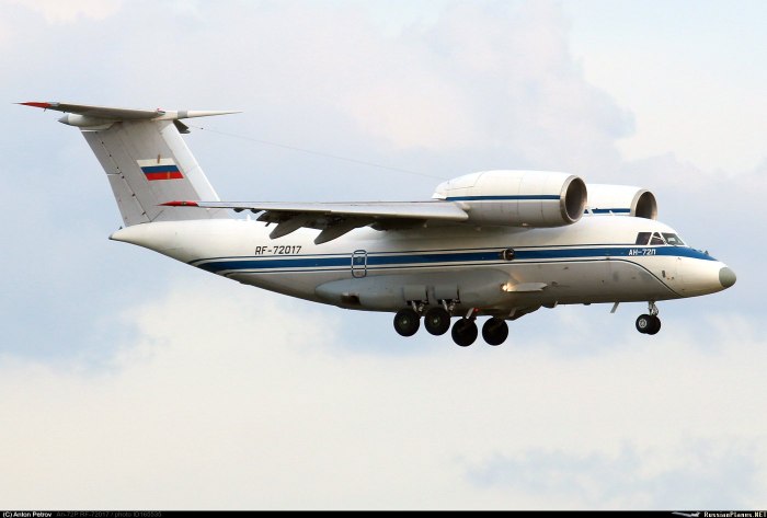 АН-72 пассажирский самолёт