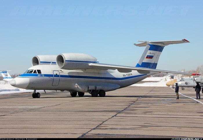 АН-72 транспортный самолёт