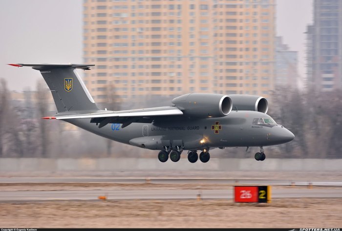 АН-72 транспортный самолёт