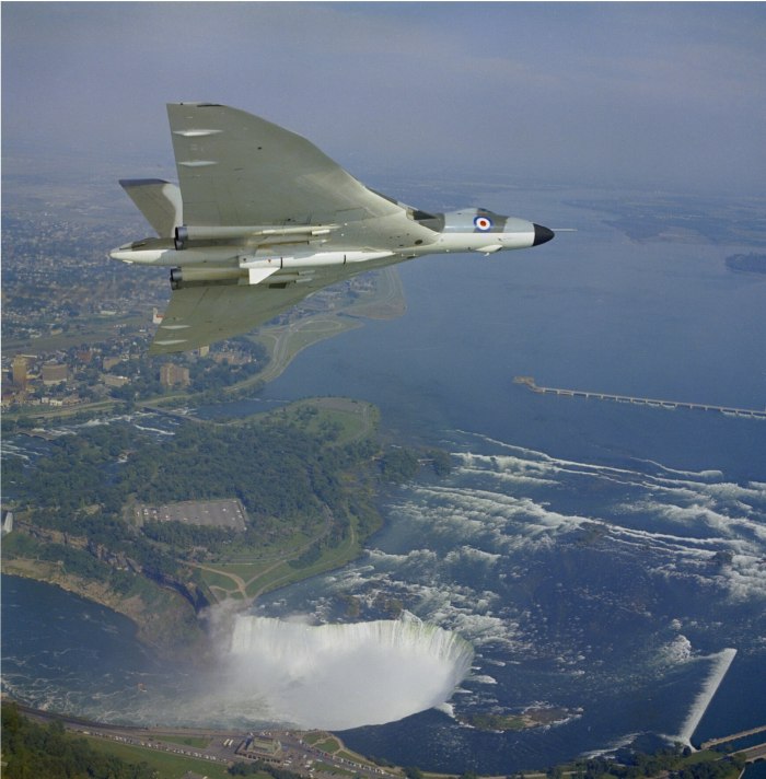 Самолет Avro Vulcan b2