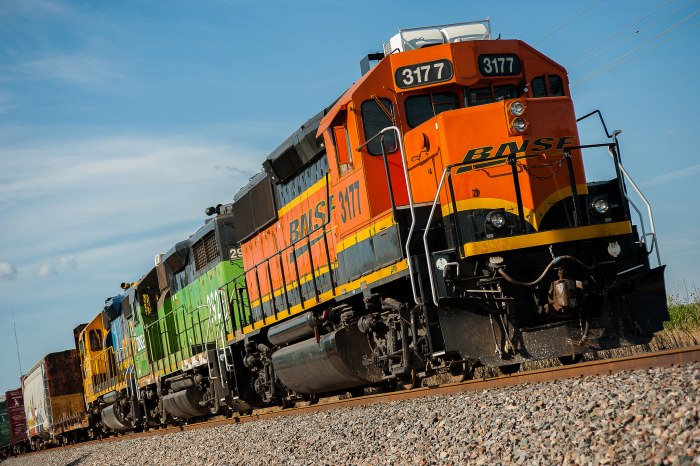 Локомотив BNSF вагоны