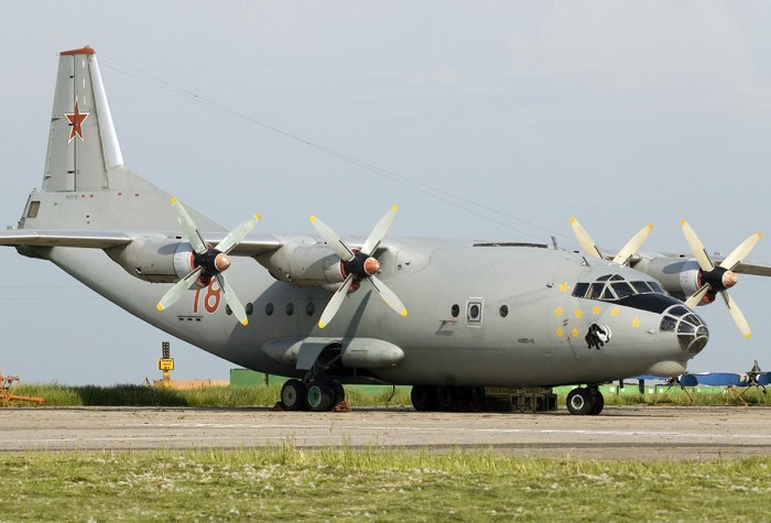 Транспортный турбовинтовой самолет АН-12