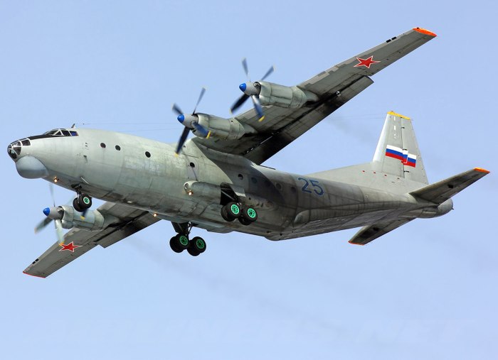 АН 12 грузовой самолет