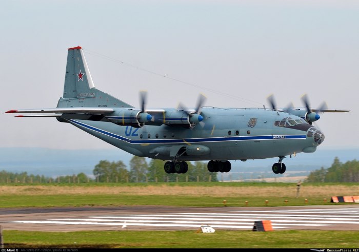 Ан12 самолет