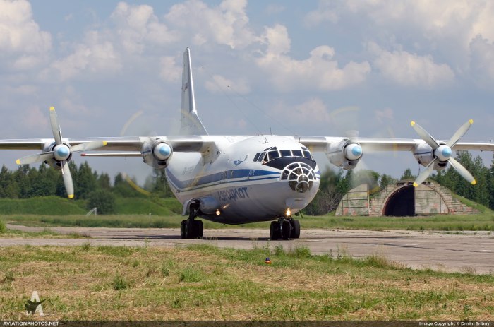 АН 12 грузовой самолет