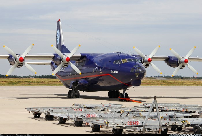 АН 12 грузовой самолет