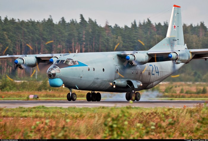 Ан12 самолет