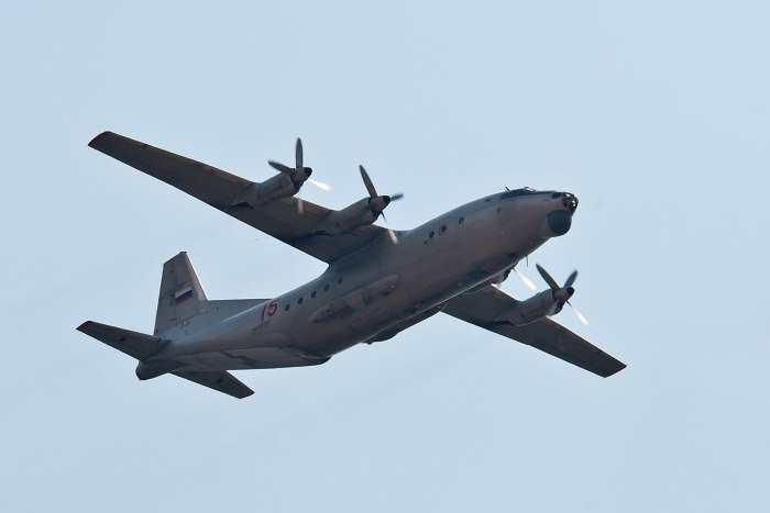 АН 12 грузовой самолет