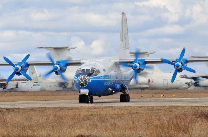 Транспортный турбовинтовой самолет АН-12
