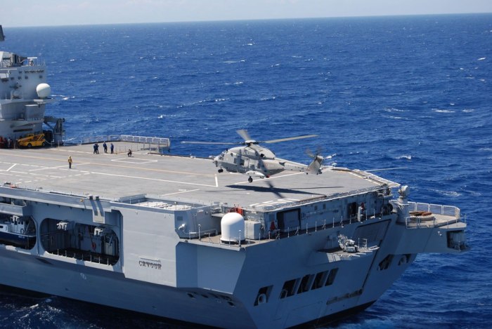 Кавур (итал. Cavour (550)) — авианосец ВМС Италии,