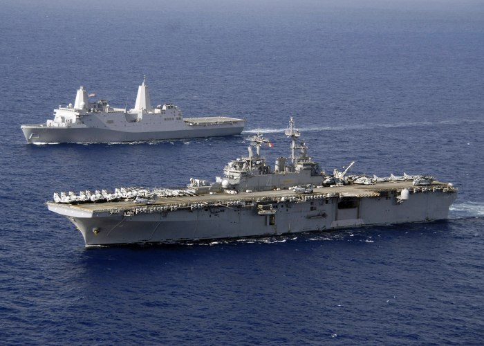 Корабль USS Boxer LHD-4
