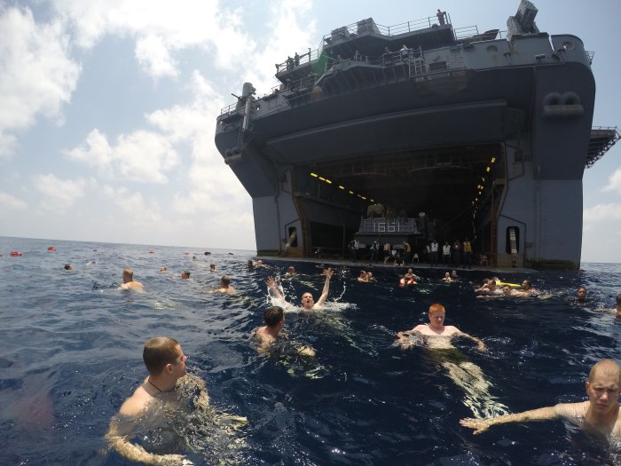 Плавание в море на военных кораблях
