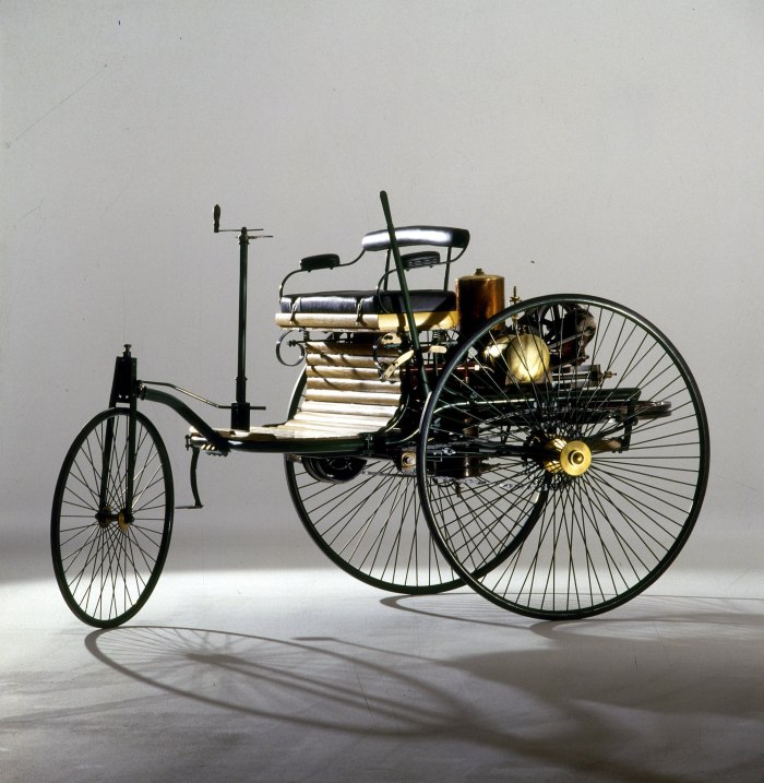 Первый автомобиль 1885 Карл Бенц