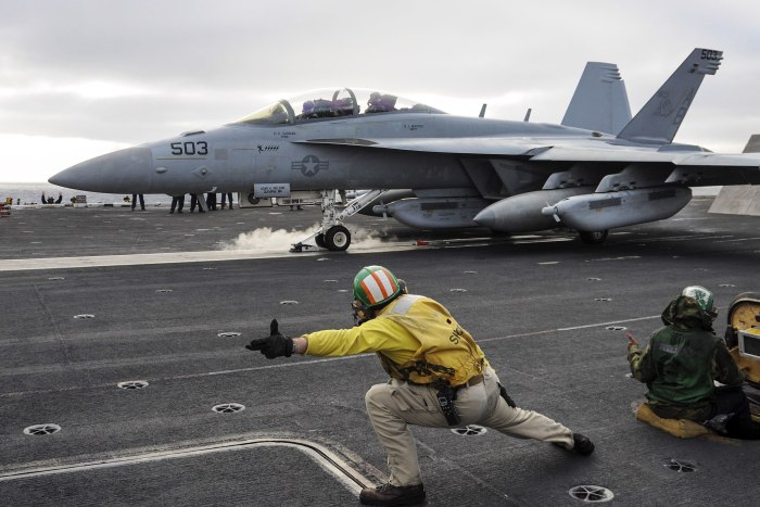 F-18 взлёт с авианосца