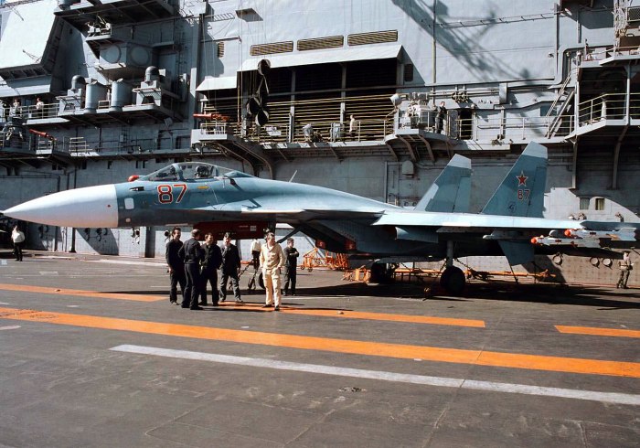 Су-27 на авианесущем крейсере Адмирал Кузнецов