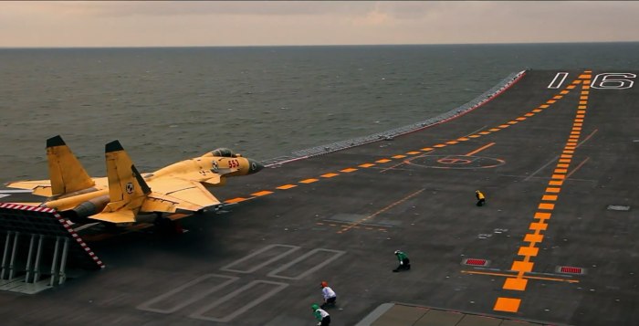 Авианосный самолет j-15