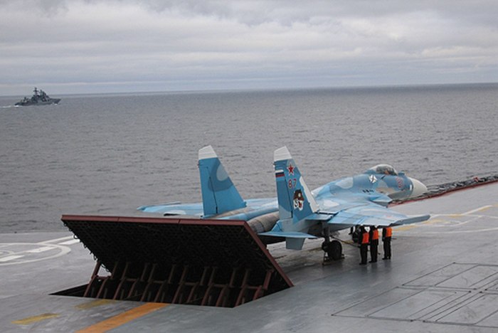 Су-33 палубный истребитель