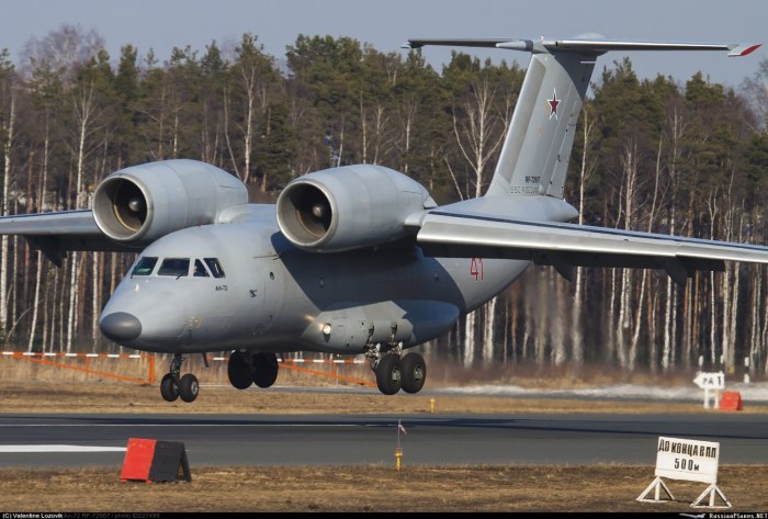 АН-72 транспортный самолёт