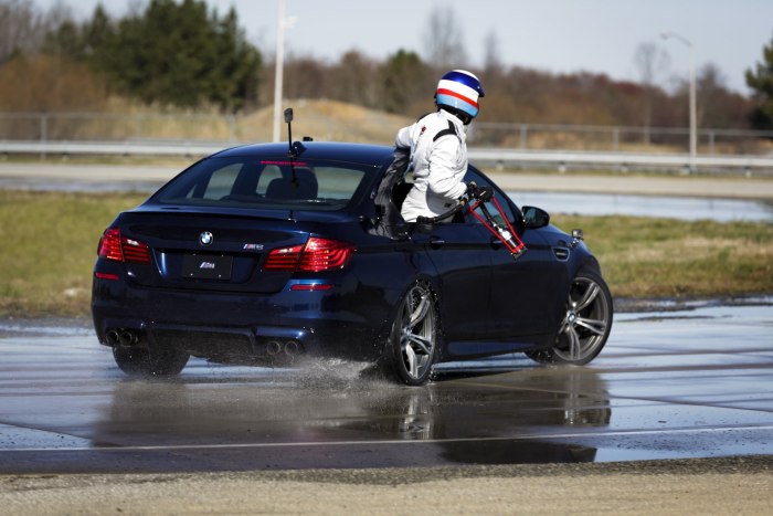 BMW F 90 дрифт
