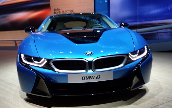 БМВ спортивная i8