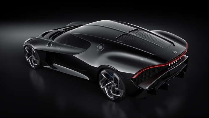 Машина Bugatti la voiture noire