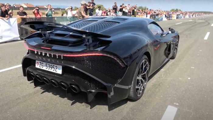 Автомобиль Bugatti la voiture noire