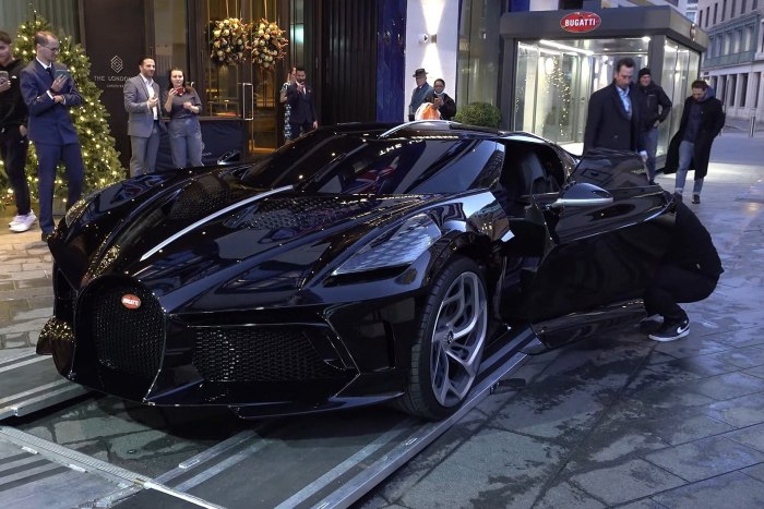 Машина Bugatti la voiture noire