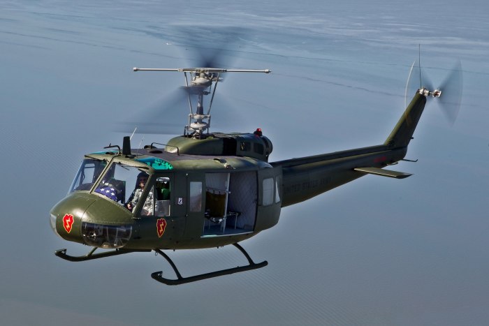 Вертолет Bell "uh-1 Huey"
