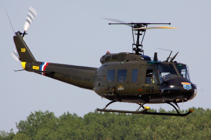 Bell uh-1 ирокез