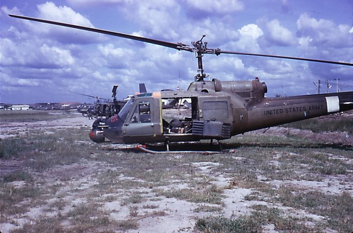 Вертолёт uh-1 Huey