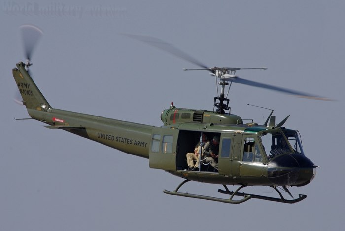 Вертолет Bell "uh-1 Huey"