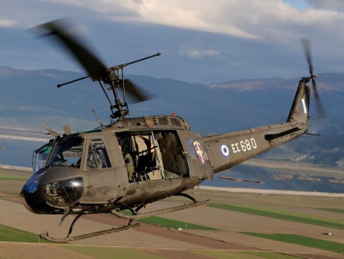 Вертолет Bell "uh-1 Huey"
