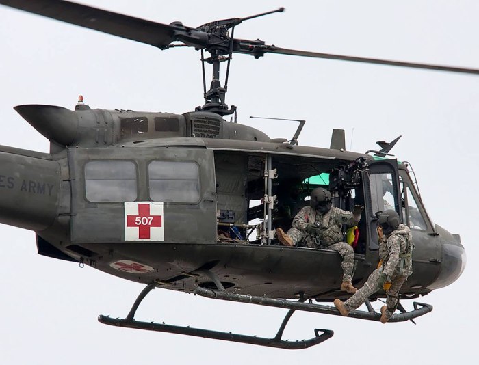 Вертолет Bell "uh-1 Huey"