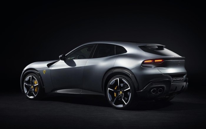 Кроссовер Ferrari Purosangue 2022