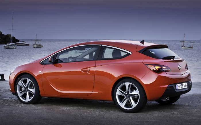 Opel Astra GTC 2012
