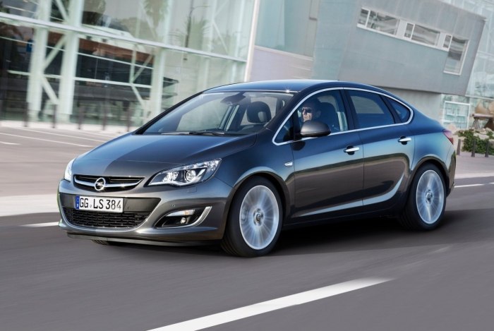 Opel Astra 2012