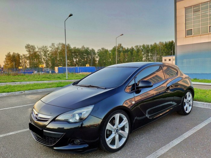 Opel Astra GTC 2011