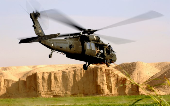 Военный вертолет uh60