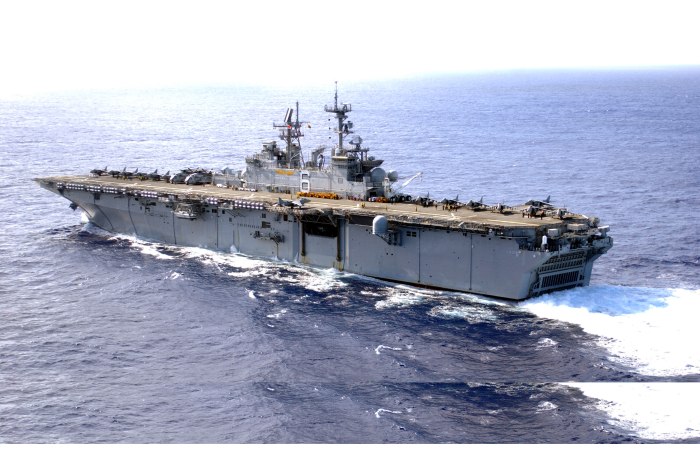Универсальный десантный корабль Bonhomme Richard (LHD 6)