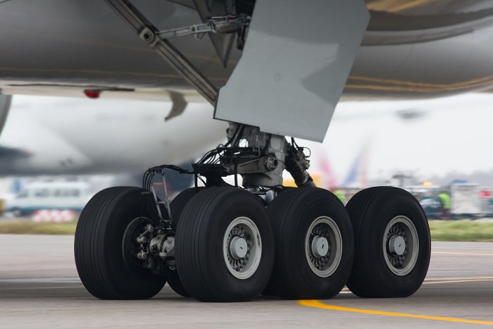 Шасси b777