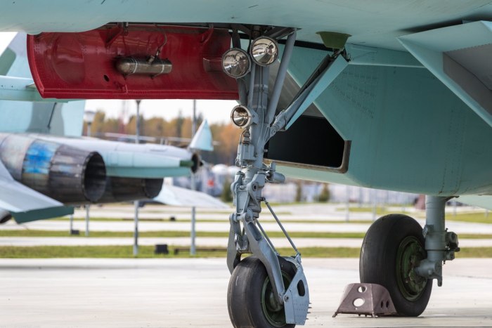 Ниша шасси Су-27