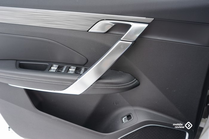 Geely Atlas Pro багажник под ковриком гибрид